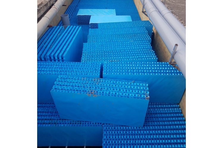 Tấm lắng lamen PVC ống 40mm được lắp trong bể lắng nghiêng, bể lắng tròn, vuông,...